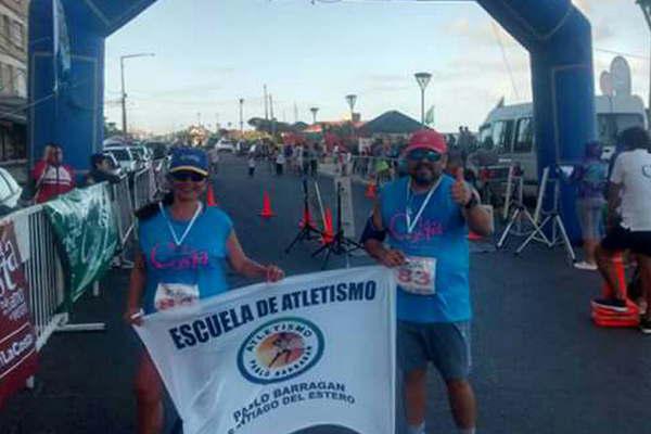 Dos santiaguentildeos realizaron los 10 kiloacutemetros en Mar de Ajoacute