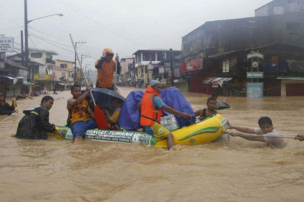 Hubo al menos tres muertos y 4600 evacuados por las inundaciones que azotan el sur de Filipinas 