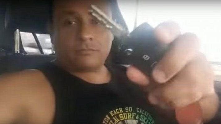 Empleado puacuteblico se comproacute un auto y agradecioacute a quienes pagan impuestos