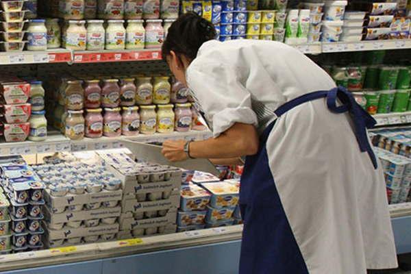 Realizan controles bromatoloacutegicos en los supermercados