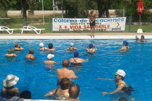 Maacutes de 1500 jubilados ya disfrutan de la colonia  de vacaciones del Pami en el Colegio de Meacutedicos