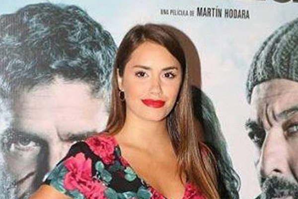 Lali fue al cine y por estacionar mal le hicieron una multa de 750