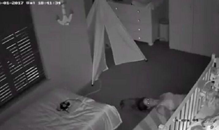 La insoacutelita teacutecnica de una mamaacute para no despertar a su bebeacute