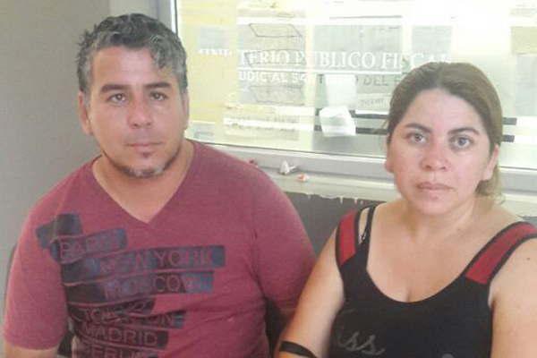 Quiero que busquen a esta mujer y que pague por lo que le hizo a mi hija que es solo una nintildea