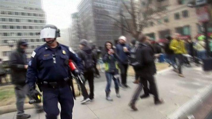 Incidentes en el Capitolio un policiacutea herido y maacutes de 100 detenidos