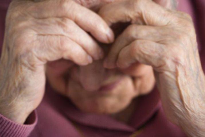 Rescatan a un anciano abandonado con un ACV y deshidratado