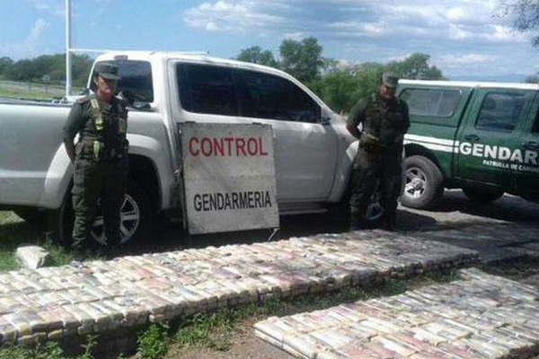 Secuestran cargamento de 330 kilos de hojas de coca