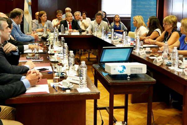 Ministros de Salud analizaron la situacioacuten del dengue zika y chikungunya a nivel nacional