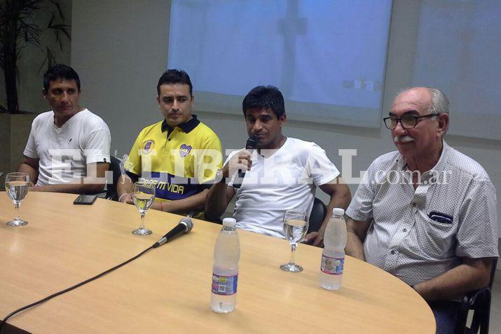 El Negro Ibarra brindoacute una conferencia y visitoacute el Cepsi