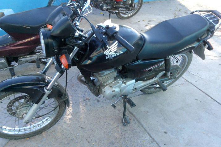Detienen a conocido ladroacuten con una moto robada