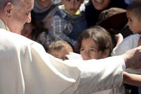 El Papa afligido por el drama de los refugiados y las viacutectimas de trata