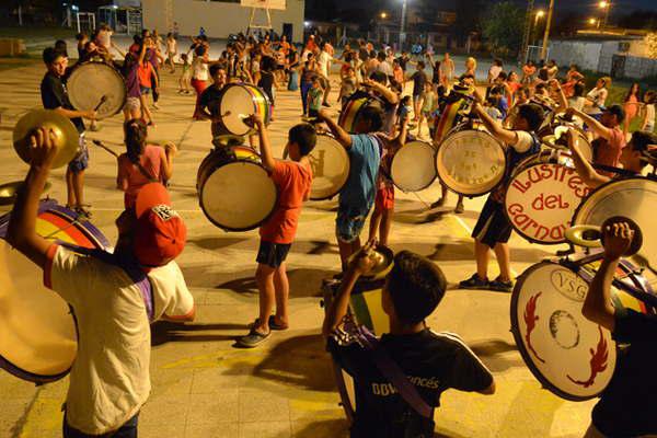 Las comparsas y murgas se preparan para los Corsos 2017
