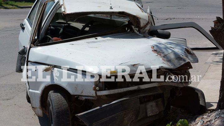 Un hombre herido en choque tras cortarse la direccioacuten de su automoacutevil