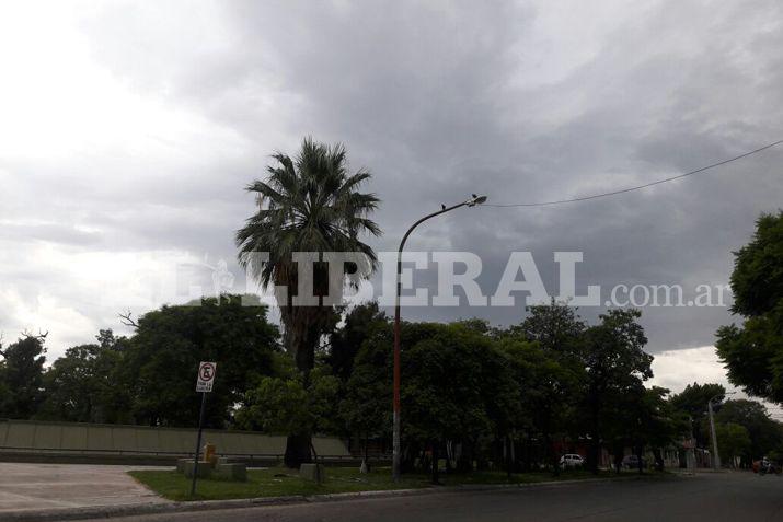 Una fuerte tormenta se abatioacute en la ciudad Capital y alrededores