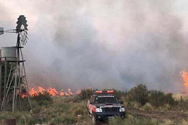 El fuego sacude a La Pampa con diez focos de incendios