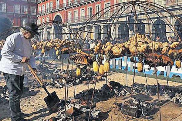 Francis Mallmann conquistoacute la Plaza Mayor de Madrid con un gran asado