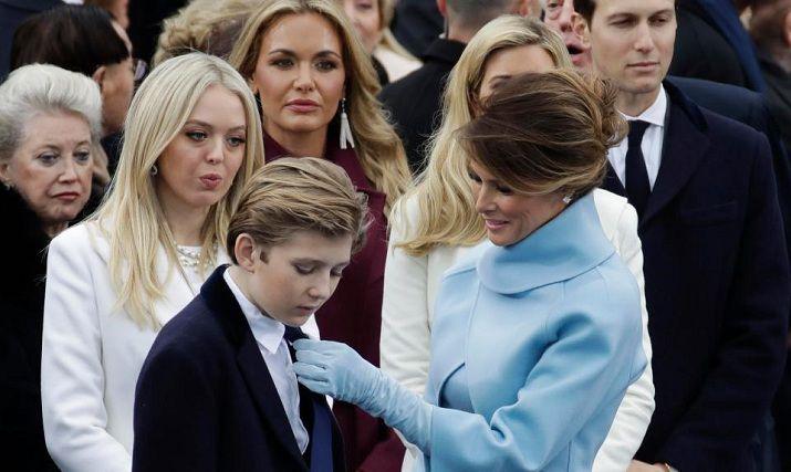 El incoacutemodo momento entre Barron Trump y su madre Melania