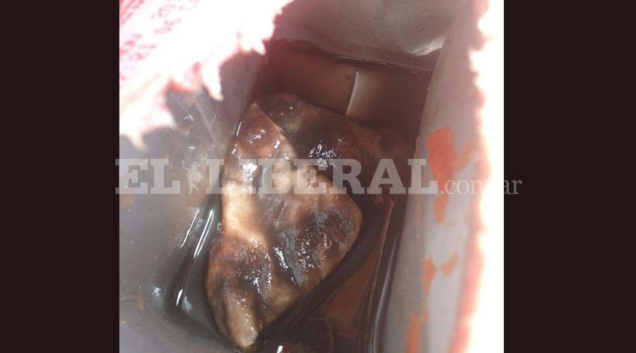 Horror- Encontroacute un trozo de carne podrida dentro de un pureacute de tomates