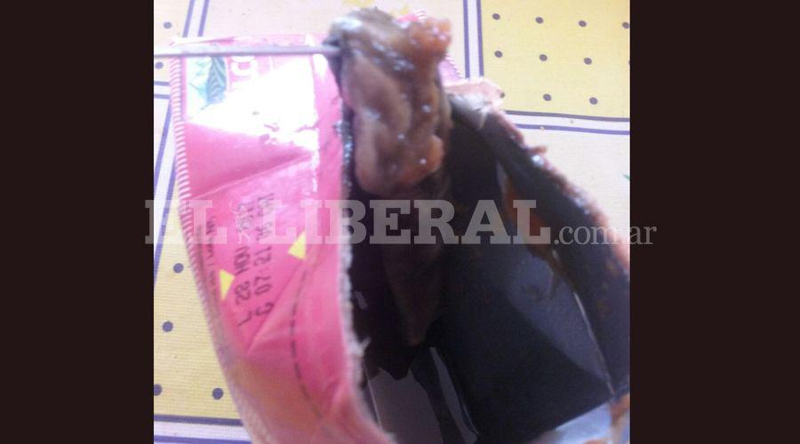 Horror- Encontroacute un trozo de carne podrida dentro de un pureacute de tomates