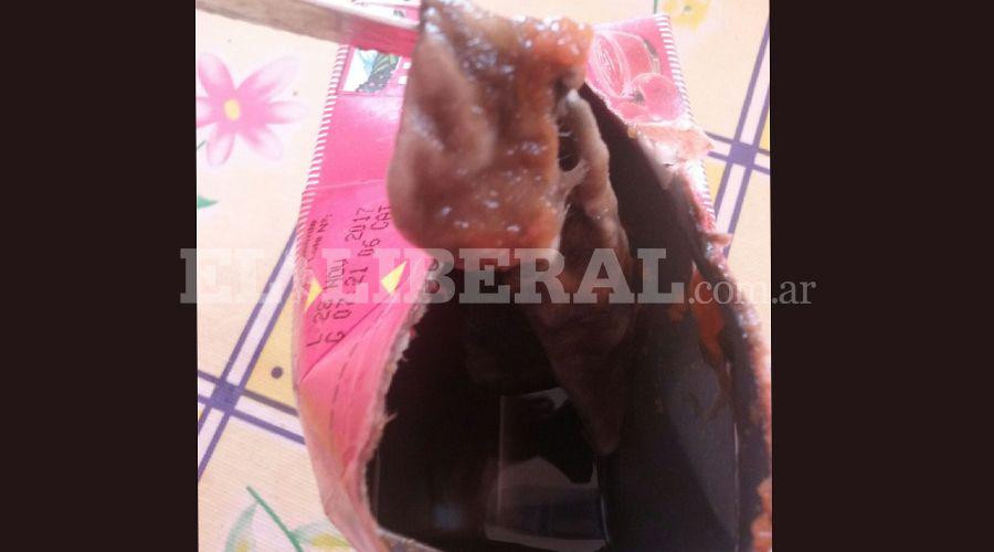 Horror- Encontroacute un trozo de carne podrida dentro de un pureacute de tomates