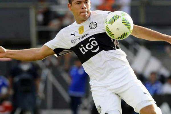 Rosario y Olimpia definen la llegada del defensor paraguayo Leguizamoacuten