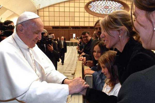 El Papa le dijo a Arroyo Salgado que reza siempre por Nisman