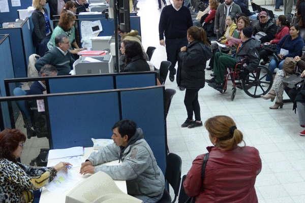 Instan a jubilados a registrar su huella digital