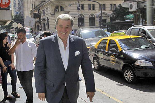 Armando Peacuterez contradijo a Angelici