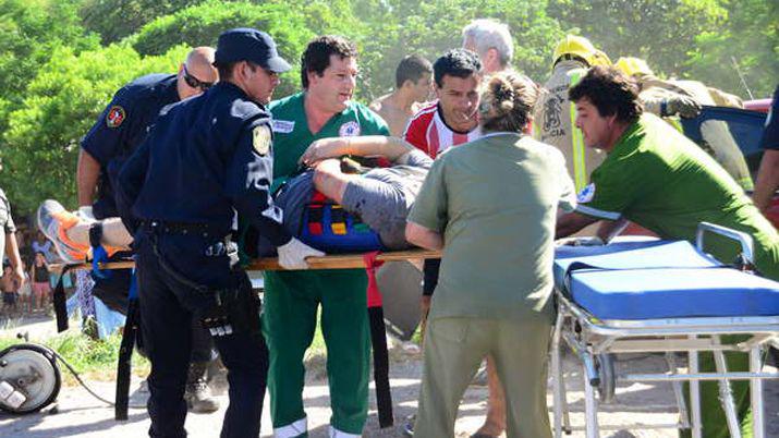 Un motociclista sufrioacute heridas graves tras chocar con un auto
