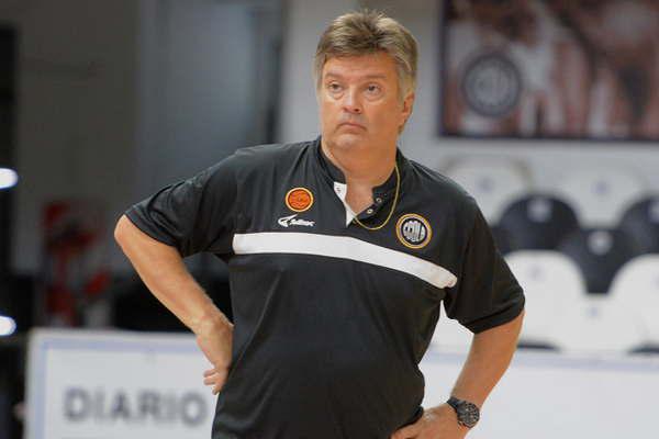 Fernando Duroacute decidioacute completar la temporada en el Club Oliacutempico