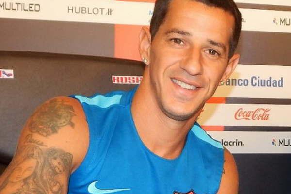 Romagnoli firmoacute la renovacioacuten de su contrato hasta junio