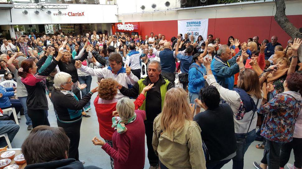 Con sus propuestas turiacutesticas Santiago del Estero embrujoacute a Mar del Plata
