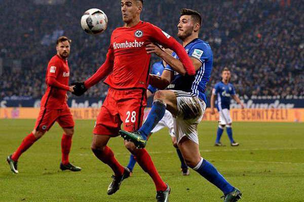 Eintracht Frankfurt bajoacute al Shalke 04 de visitante