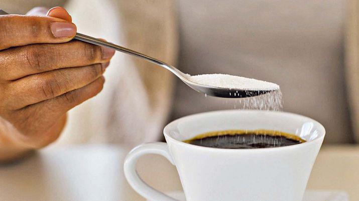 El precio del azuacutecar inicioacute el antildeo en alza y subioacute 17-en-porciento- en enero