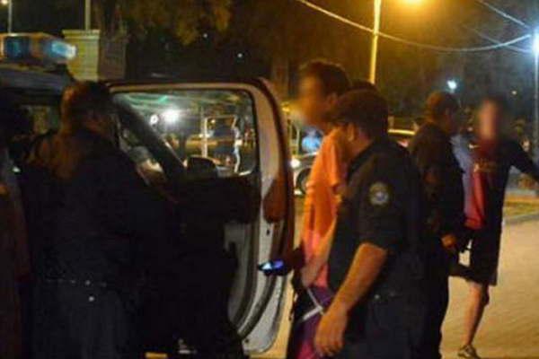 Desalojan a 100 personas de una fiesta clandestina y multan un quiosco ilegal