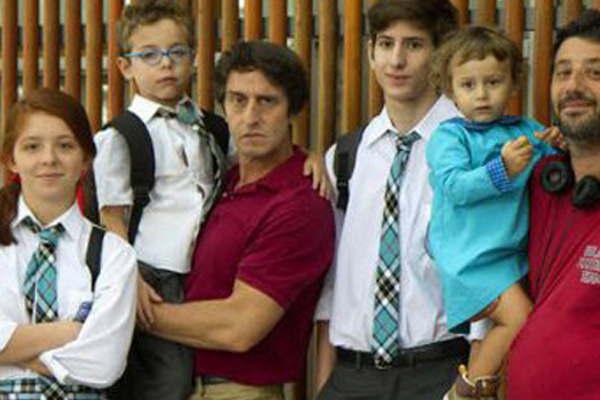 Carla Peterson deja a Diego Peretti con sus 4 hijos