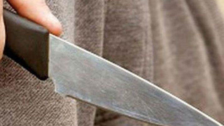 Delincuente utilizó un cuchillo para robar un celular