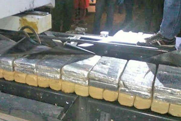 Atravesaron Santiago con 205 kilos de cocaiacutena