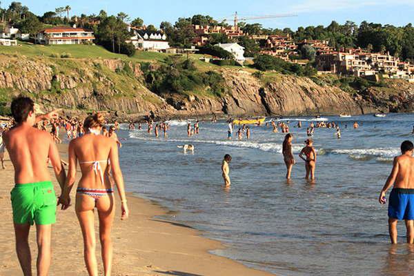 Playa Solanas arena y mar para la familia
