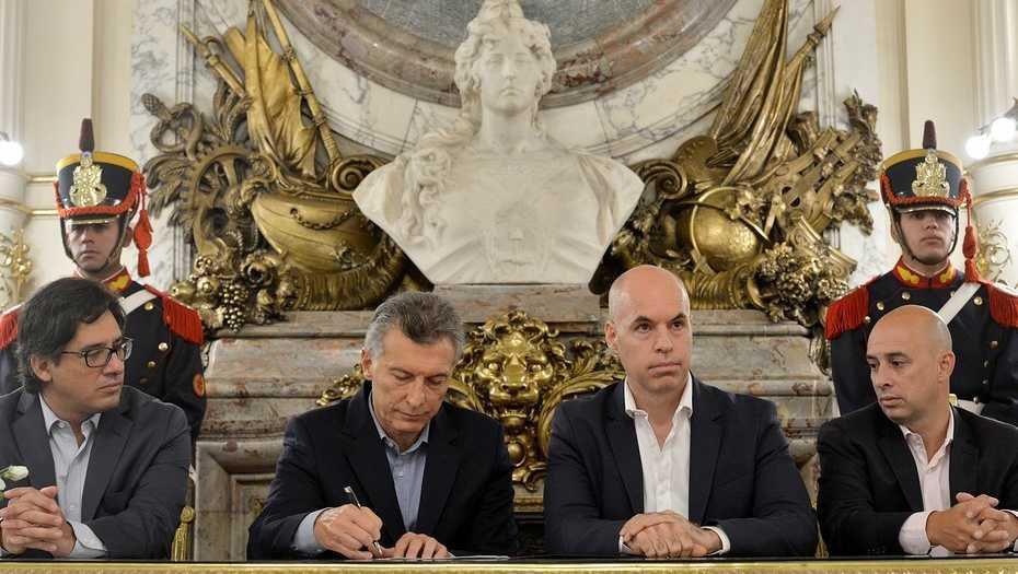 Macri firmoacute el decreto que modifica la Ley de Migraciones