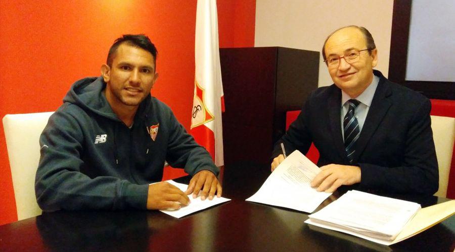 Terminoacute la novela del verano- Montoya firmoacute hasta 2021 con Sevilla