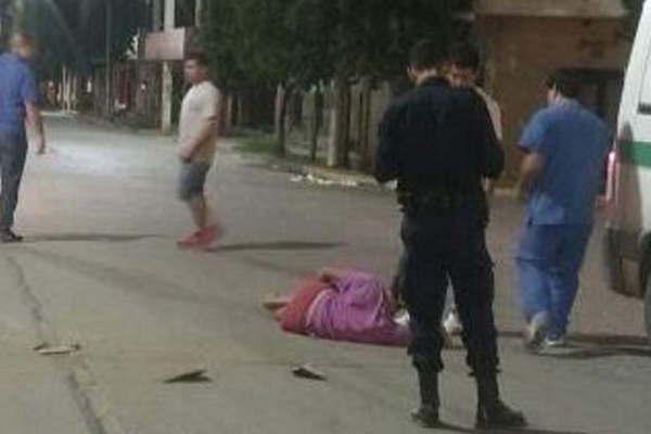 Violento accidente entre moto y auto en Avda Solís