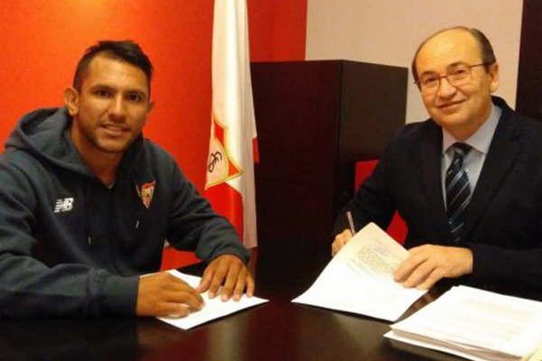 Walter Montoya llegoacute a Sevilla y define su futuro