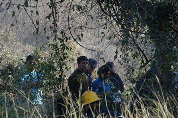 Adolescente que habiacutea contado que una sombra negra lo seguiacutea aparecioacute ahorcado 
