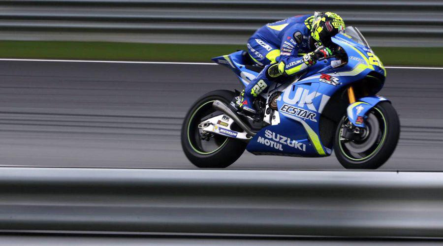 Iannone vuela con la Suzuki en Sepang