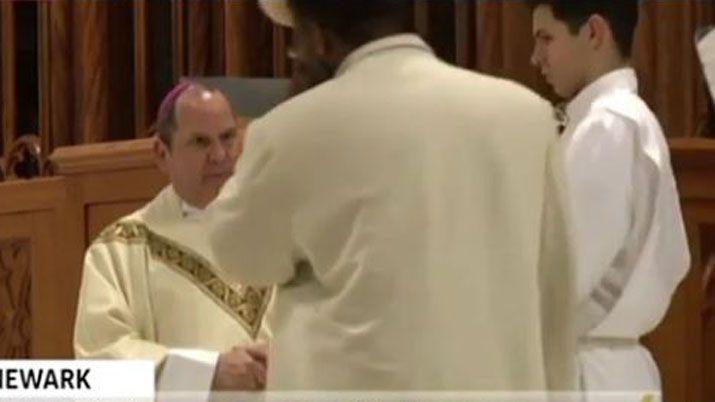 Obispo recibió una brutal agresión cuando oficiaba una misa