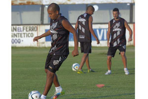 Matiacuteas Carabajal se reincorporoacute al Ferro 