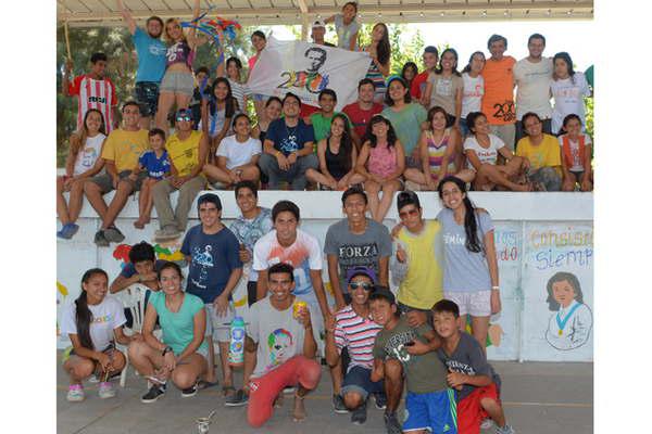 El carisma de Don Bosco moviliza a decenas de joacutevenes voluntarios