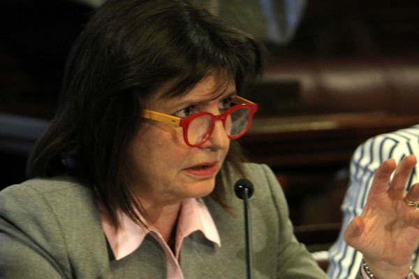 Hackearon maacutes de 30 correos oficiales del Ministerio  de Seguridad y la cuenta de su titular Patricia Bullrich