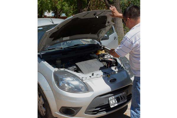 Continuacutea la buacutesqueda del meacutedico que le roboacute el automoacutevil a su colega